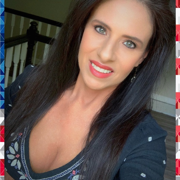 🌹 Welcome to My lil part of the PoshMark 🌎 - Picture 3 of 5